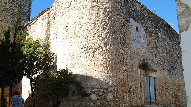 El Castillo de Doña Mencía comenzó a levantarse en el siglo XV