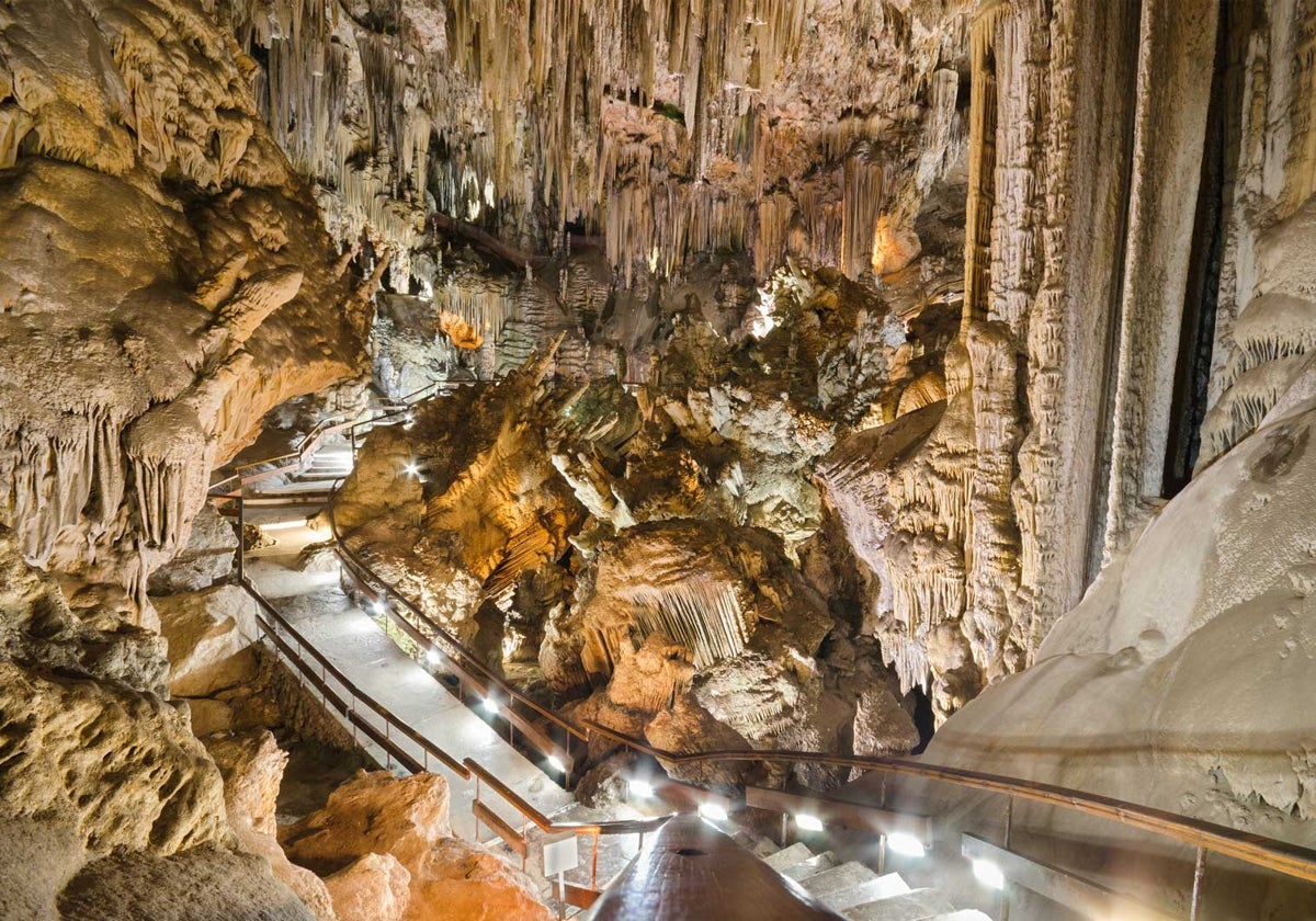 Interior de la Cueva de Nerja