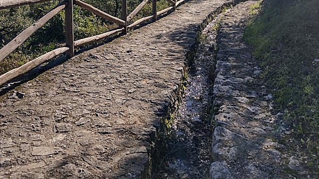 Las acequias son elementos muy comunes de encontrar en el término municipal de Istán