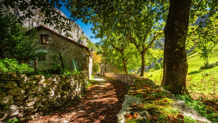 El pueblo español al que solo se puede llegar a pie o en funicular