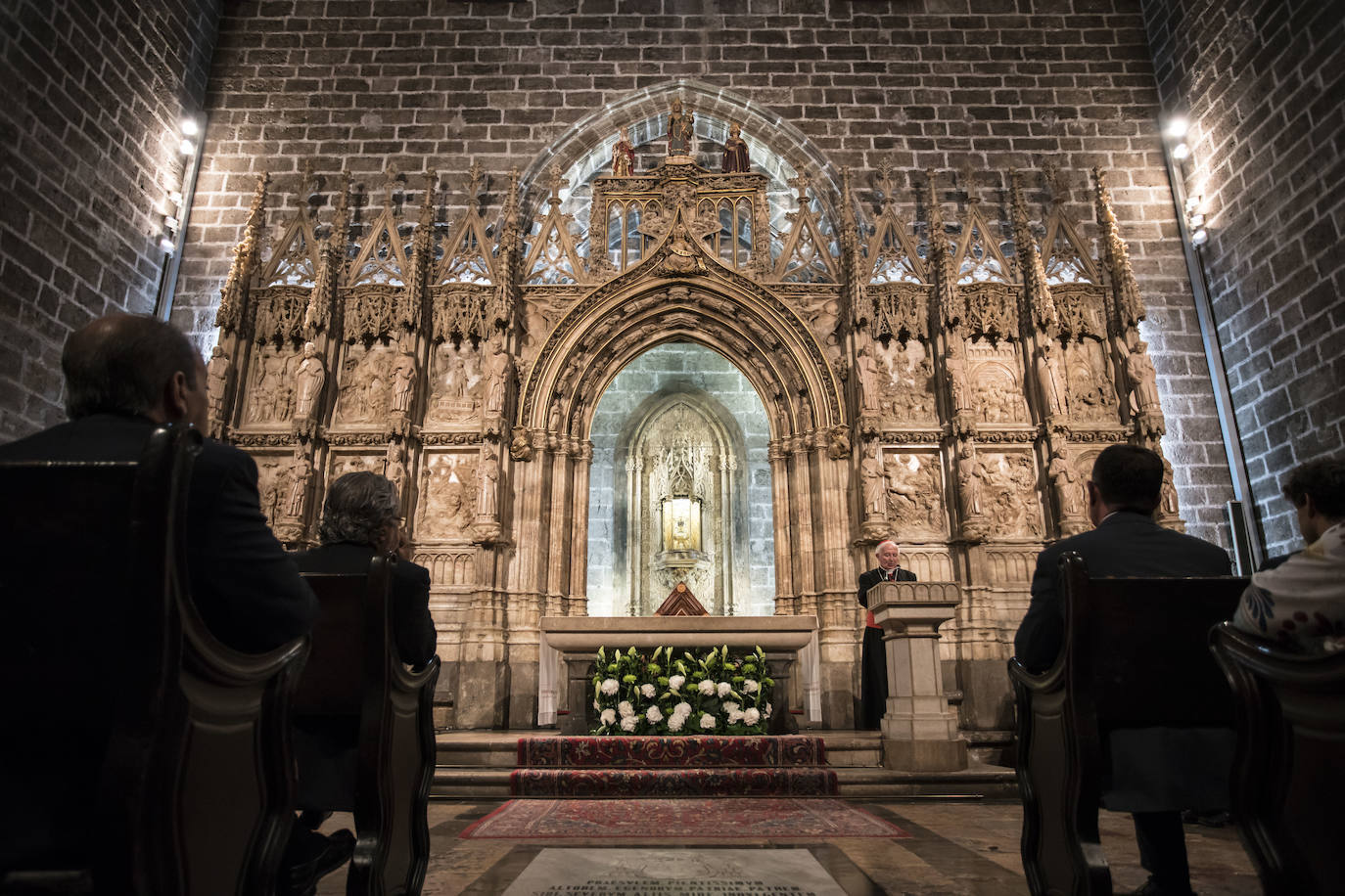 Catedral de Valencia. Reseñas: 20.526. Uno de los lugares más destacados del templo es la Capilla del Santo Cáliz (en la foto), que alberga la reliquia del Santo Cáliz. Según la tradición, esta sería la copa que utilizó Jesús en la Última Cena.