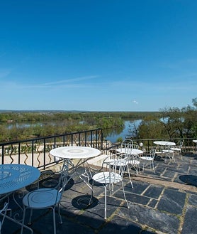 Imagen secundaria 2 - Le Prieuré, un hotel-castillo de cuatro estrellas, está situado a orillas del Loira. La historia del edificio se remonta al siglo X, cuando se instaló aquí un grupo de monjes benedictinos.