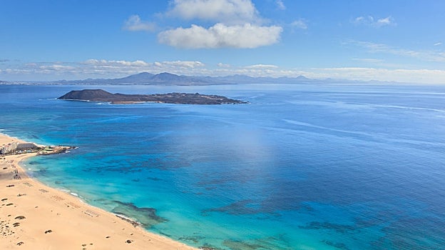 Detalle del conjunto de grandes playas en Corralejo