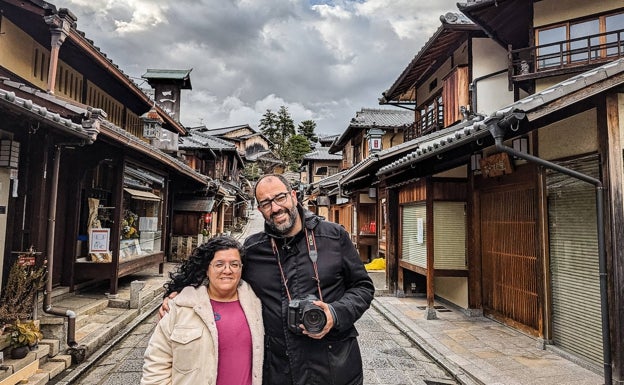 Laura y Luis, en el barrio de Higashiyama, un distrito de Kioto que mantiene todo el encanto tradicional