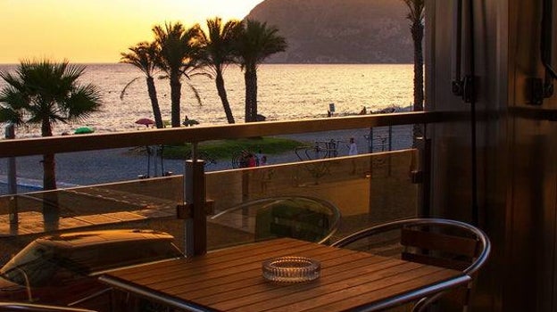 Imagen de las vistas a la playa desde el hotel Caleta Bay