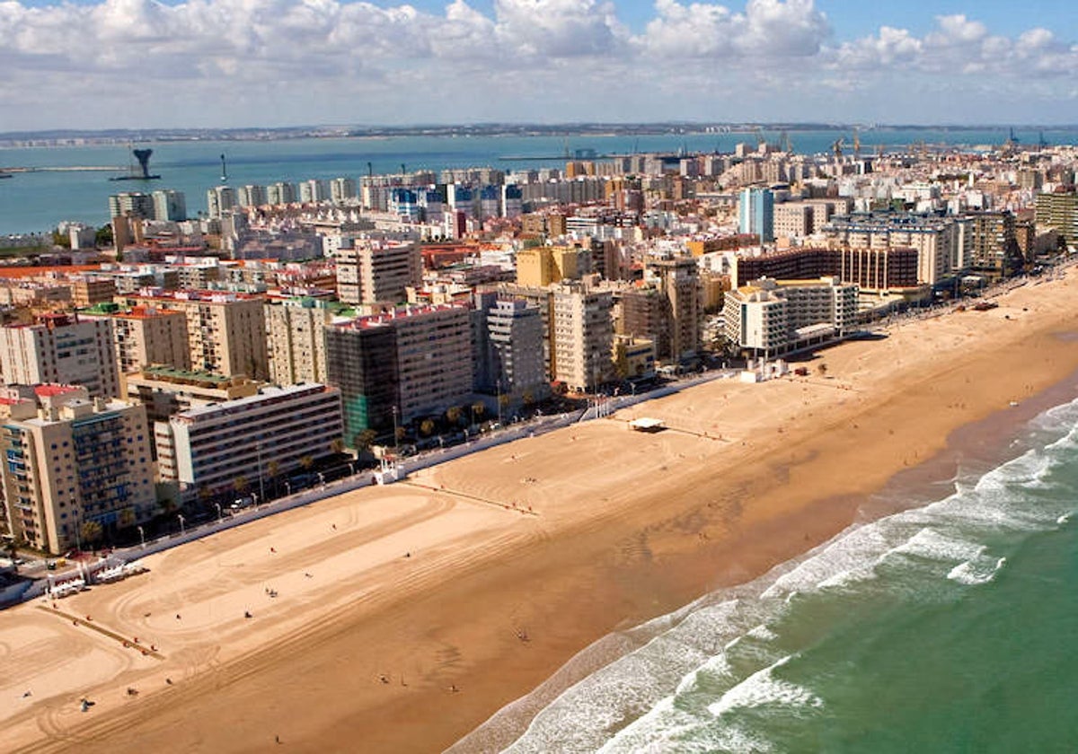 Vista aérea de la playa de La Victoria