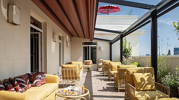 Una de las terrazas del hotel Montera