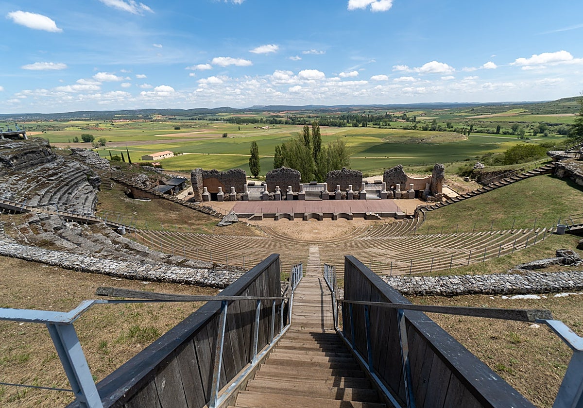 Imagen del teatro romano de la ciudad Clunia Sulpicia, Burgos