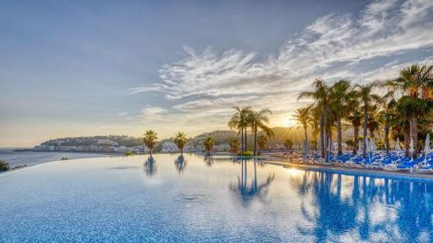 ¿Dónde está la piscina más grande de Andalucía?