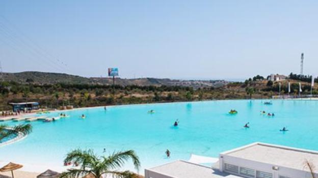 ¿Dónde está la piscina más grande de Andalucía?