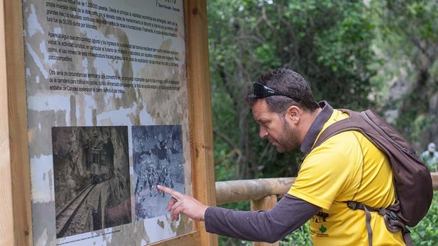 A través de completos paneles explicativos se puede conocer en la ruta la historia del tranvía de la Sierra