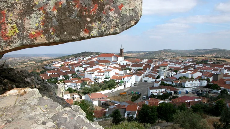 Encinasola, un pueblo escondido de Huelva que cautiva en la frontera con Portugal