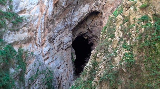 La entrada a la cueva del Hundidero, la otra cara de la moneda de la famosa cueva del Gato