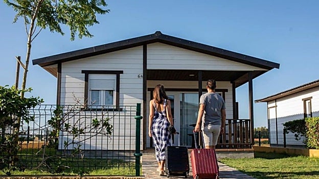 Uno de los bungalows del Camping de La Rosaleda en Cádiz