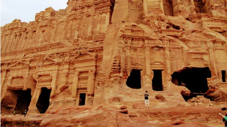 Petra por la puerta de atrás: 14 km hasta el Tesoro en una espectacular ruta de senderismo e historia