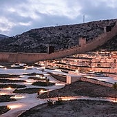 El parque de la Hoya, un rincón de Almería para un paseo nocturno junto a la Alcazaba