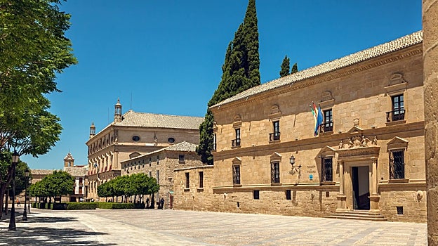 Exterior del Parador de Úbeda ubicado en un palacio Renacentista del siglo XVI.