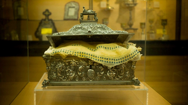 Imagen del Sagrado Mantel en la catedral de Coria