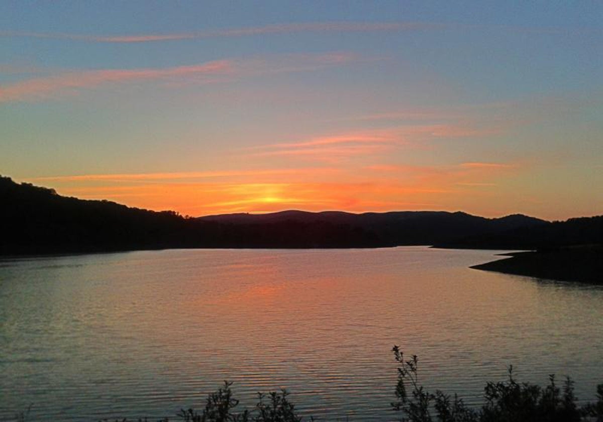 Un precioso atardecer desde Los Lagos del Serrano, un paraje ubicado muy cerca de la localidad de El Ronquillo