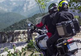 De Huelva a Almería sobre ruedas: rutas en moto para descubrir Andalucía de principio a fin