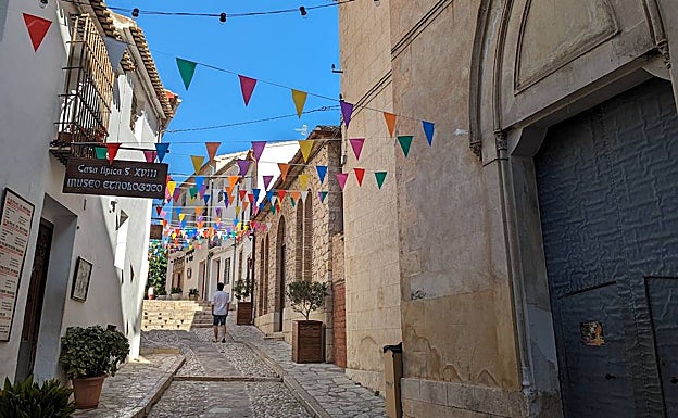 Entrada al pueblo, junto a la Casa Orduña