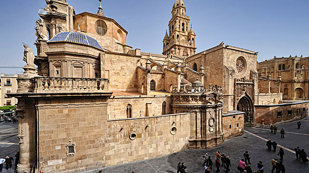 Imagen de la portada de los Apóstoles de la catedral de Murcia