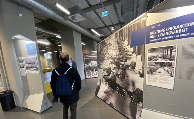 Una exposición en las antiguas instalaciones del aeropuerto de Tempelhof