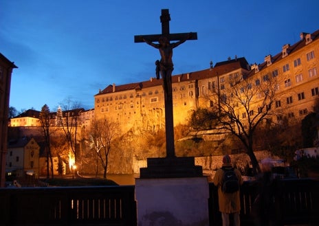 Imagen secundaria 1 - Cesky Krumlov, fundada en el siglo XIII, una bellísima y bien conservada ciudad medieval a orillas del Moldava