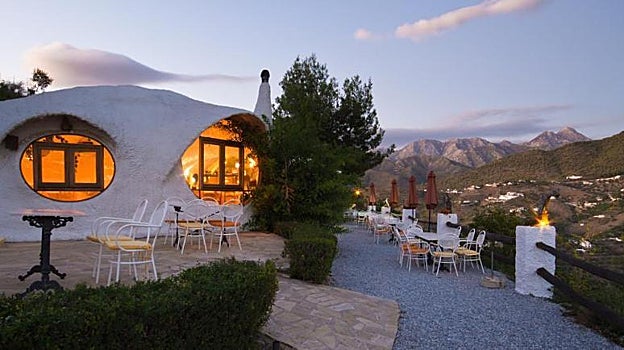 Dormir en una burbuja, en un castillo o en un árbol: los hoteles más originales de Andalucía para vivir una aventura este invierno