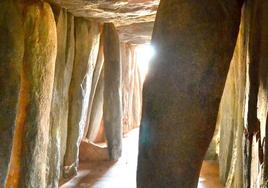 Este dolmen es uno de los conjuntos megalíticos más importantes de España (y de Europa)