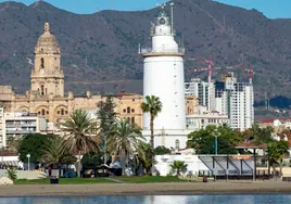 La Farola, un faro con mucha historia símbolo de la ciudad de Málaga
