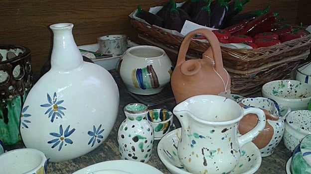Diferentes piezas de cerámica de Níjar.