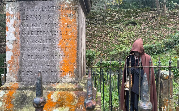 Imagen principal - El cementerio inglés, la estatua del Sagrado Corazón y guía de la ruta leyendas y misterios en el Monte Urgull