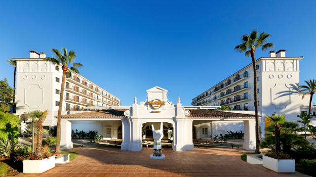 Imagen de la entrada del Hard Rock Hotel Marbella