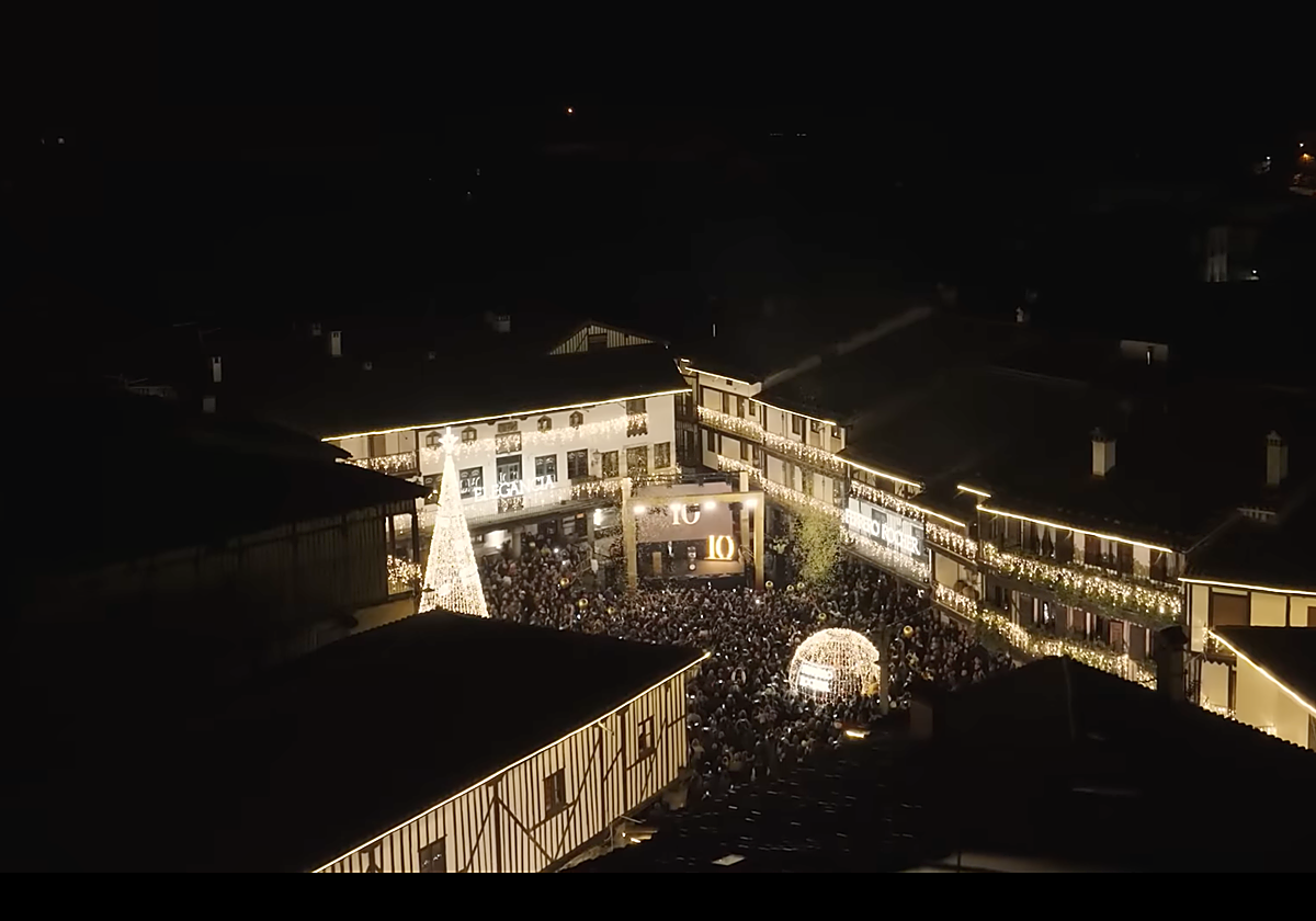 Decoración navideña de Ferrero Rocher en La Alberca
