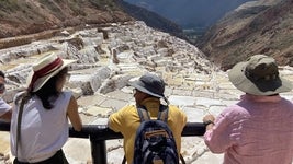 Las espectaculares salinas activas desde la época inca que están a 3.300 m de altura