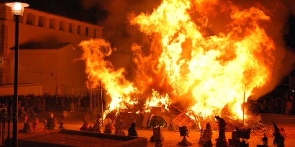 Las candelas arden en Almendralejo, una vez más, este febrero Las candelas arden en Almendralejo, una vez más, este febrero