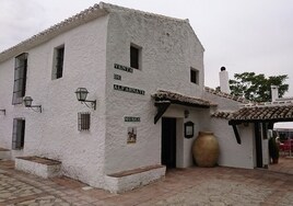 Los secretos de la Venta de Alfarnate, la más antigua de Andalucía y el calabozo Luis Candelas