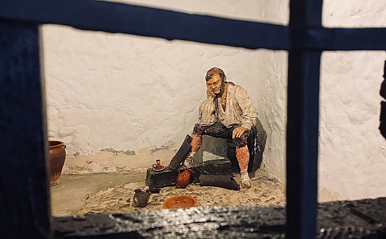 Imagen principal - Celda de Luis Candelas, platos del restaurante y azulejo conmemorativo