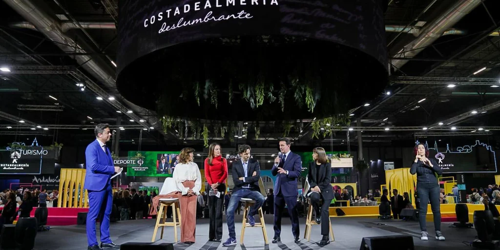 Costa de Almería deslumbra en Fitur con el nuevo mapa turístico ‘Paisajes del Cine’