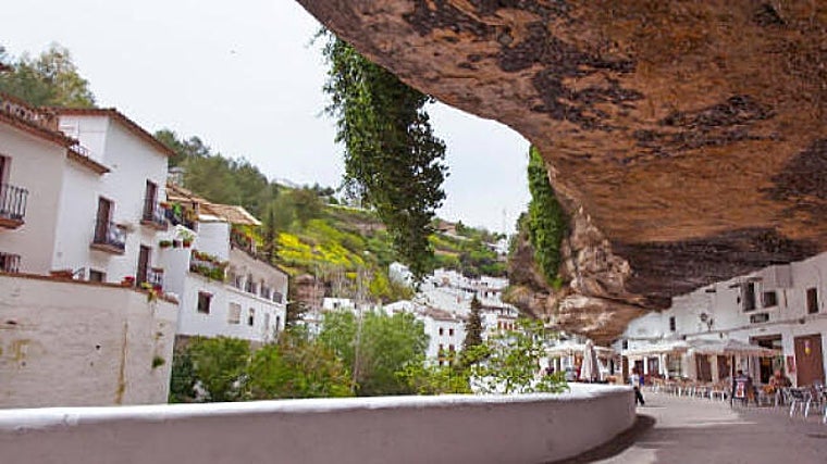 Las casas en la roca de Setenil de las Bodegas son uno de los mayores atractivos de este pueblo