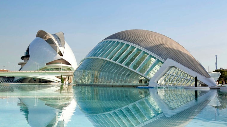 La ciudad de Valencia es un destino muy apreciado por los viajeros sevillanos y sus vuelos se encuentran a precios muy asequibles
