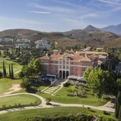 El hotel Anantara Villa Padierna, de la Costa del Sol, está rodead por el verde de sus jardines y su campo de golf