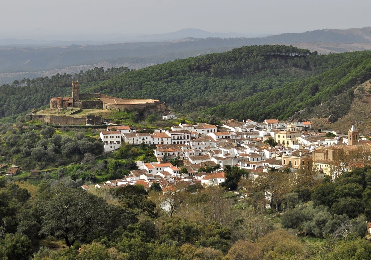 La localidad onubense de Almonaster la Real es un destino perfecto para perderse en estas vacaciones de Semana Santa