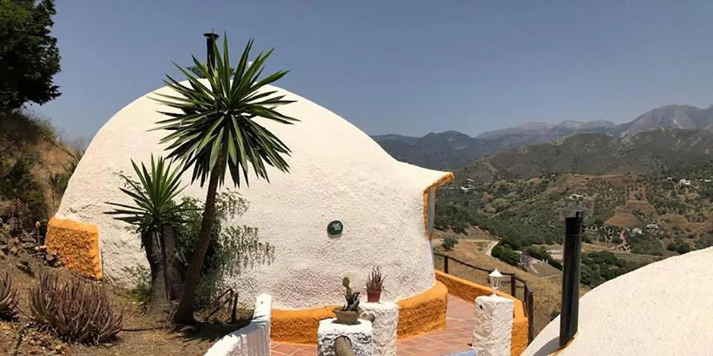 ¿Cómo es la experiencia de dormir en un caracol? Descúbrela en este hotel en Frigiliana