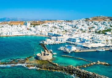 La isla griega que se ha llenado de turistas por una serie de Netflix