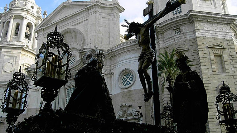 Paso de misterio de la Cofradía de la Piedad en Cádiz.