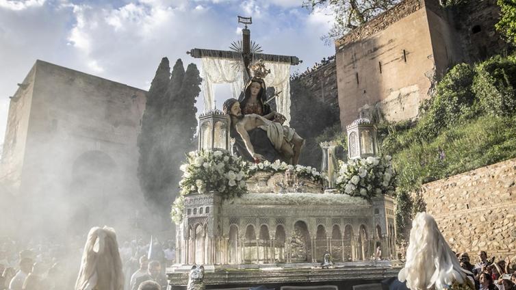 Del Sacromonte a la Alhambra: los momentos clave de la Semana Santa de Granada y los mejores lugares para verla