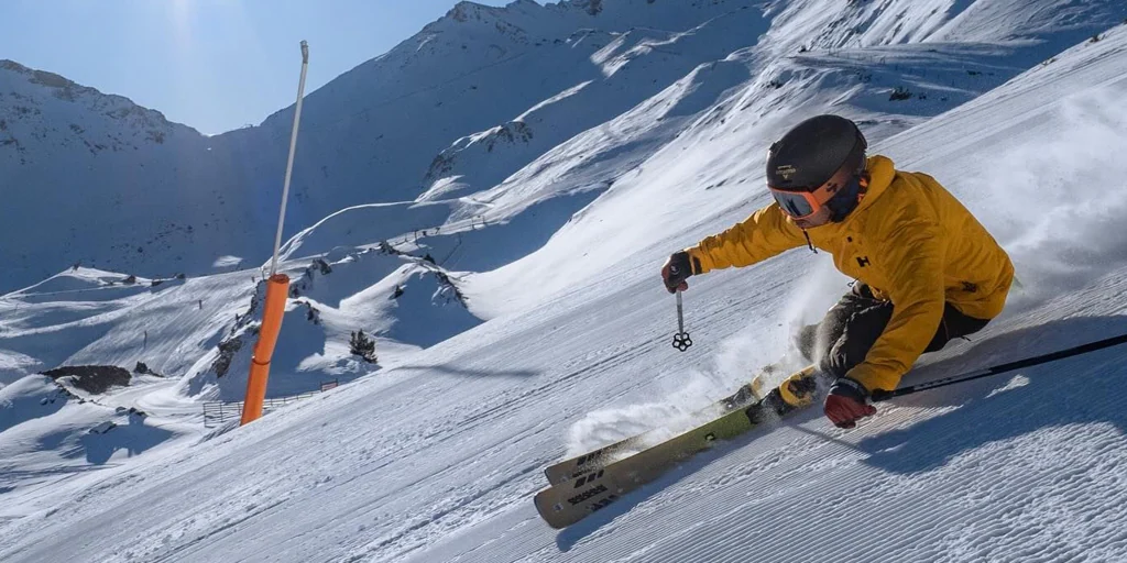 Esquiar en abril: la estación que acumula más nieve y la que cerrará más tarde