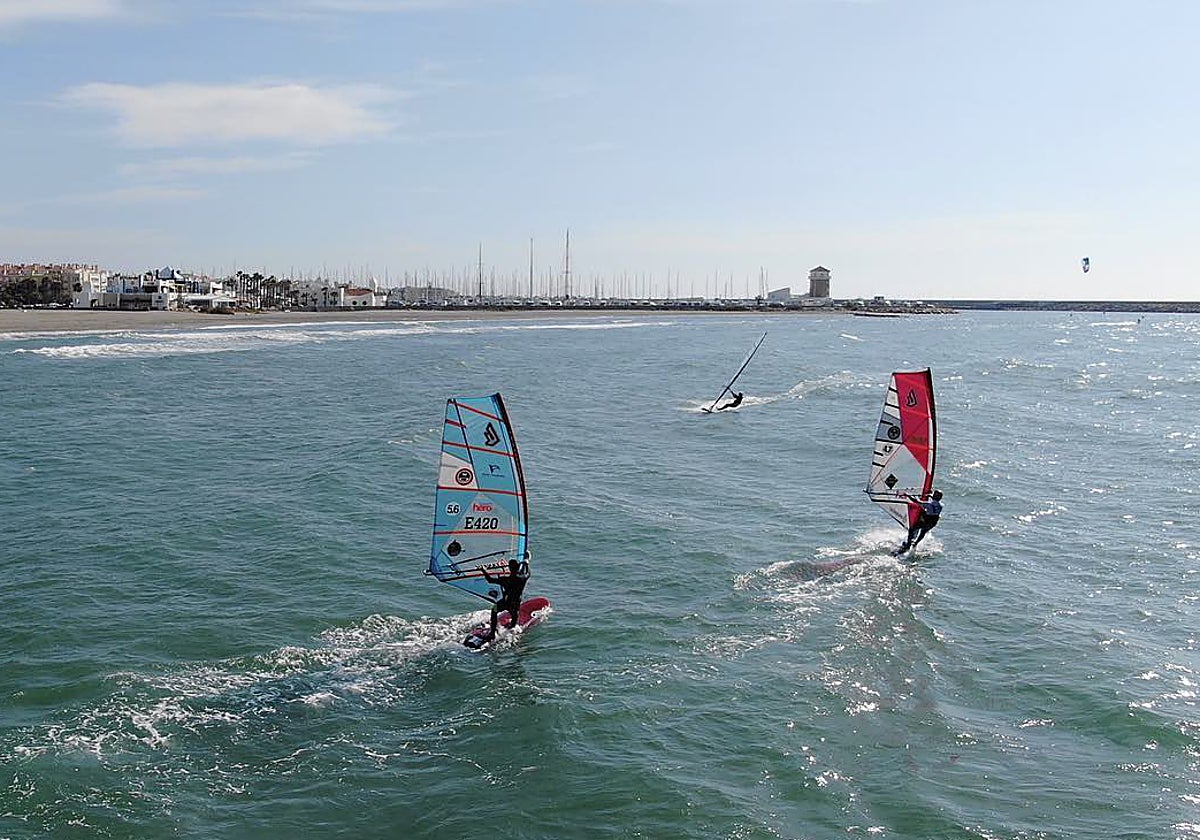 Imagen de la escuela de surf Víctor Fernández Center de El Ejido.